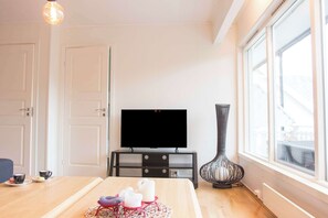 Unclassified image, 4 of 36, button - Spacious with a great view over Tromsø (Tromsø)