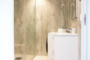 Shower, hair dryer, towels - Spacious with a great view over Tromsø (Tromsø)