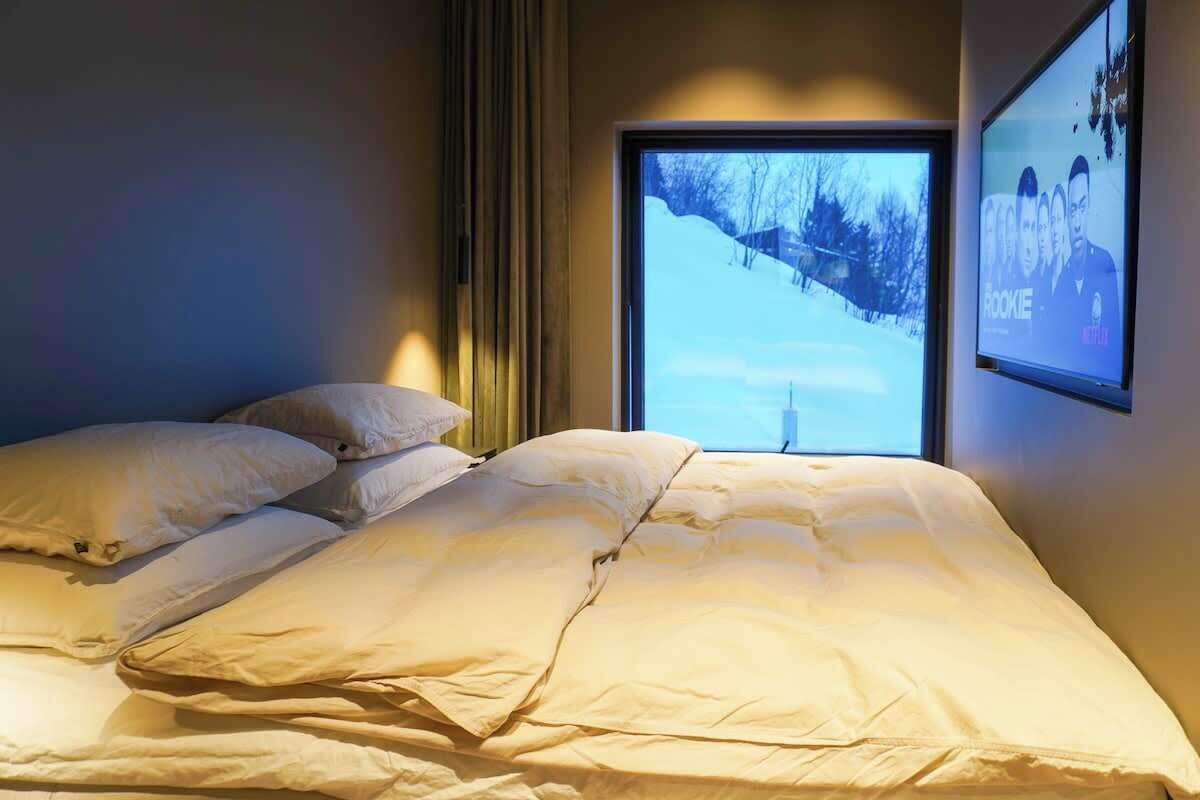 3 bedrooms, desk, WiFi, bed sheets