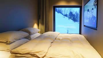 3 bedrooms, desk, WiFi, bed sheets