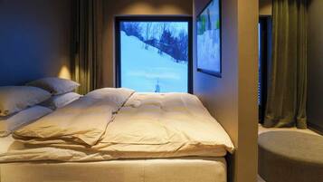 3 bedrooms, desk, WiFi, bed sheets