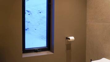 Dusche, Handtücher, Shampoo