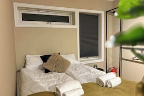 WiFi, bed sheets