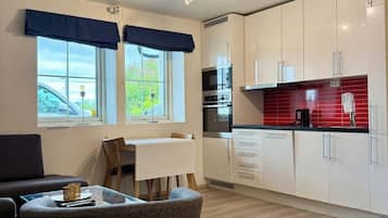 雪櫃、微波爐、焗爐、爐具