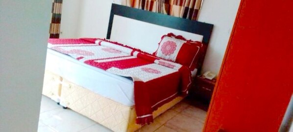 Single Room, Balcony, City View | Iron/ironing board, free WiFi