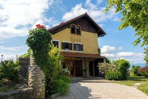 Front of property - Vineyard cottage Rustika (Novo Mesto)