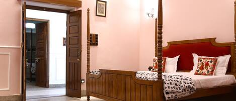 Luksusstudiosviitti, vuoristonäköala | Kannettavalle tietokoneelle sopiva työtila, pimennysverhot