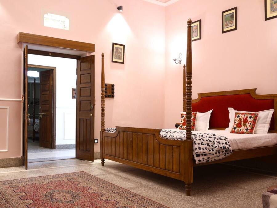 Lyxig studiosvit - utsikt mot bergen | Arbetsyta för laptop, mörkläggningsgardiner och gratis wi-fi