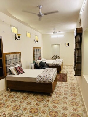 Family Room | Laptop workspace, blackout drapes, free WiFi - House Of Amer (Amer)