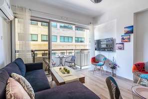 Apartment, 1 Double Bed, Kitchenette, City View | Living room | Smart TV, streaming services