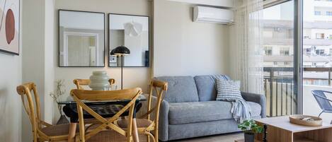 Apartment, 1 Double Bed, Kitchenette, City View | Living room