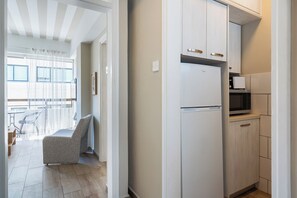 Fridge, microwave, stovetop, electric kettle - Berries 1-BR Apt in Larnaca (Larnaca)