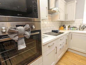 Dishwasher, cookware/dishes/utensils