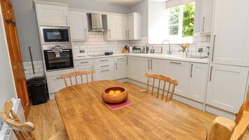 Dishwasher, cookware/dishes/utensils