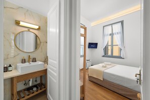 1 chambre, coffres-forts dans les chambres, fer et planche à repasser