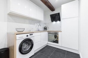 Fridge, microwave, oven, coffee/tea maker