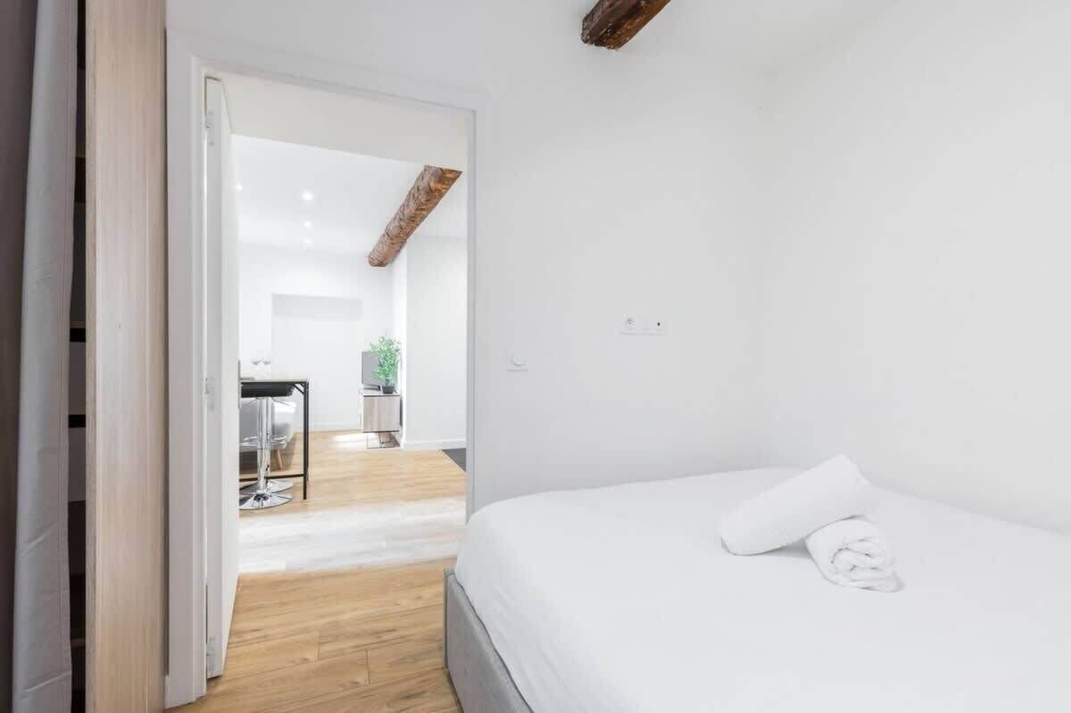 1 slaapkamer, een strijkplank/strijkijzer, gratis wifi, beddengoed