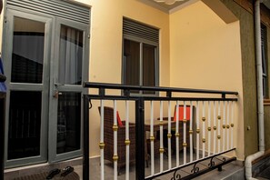 Apartamento superior, vista para a colina | Terraço/pátio