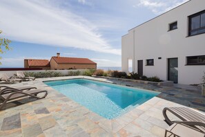 Pool - Dream Vacation in a Beautiful Villa with Exceptional Sea View (Cerbère)