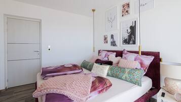 3 slaapkamers, een bureau, een strijkplank/strijkijzer, wifi