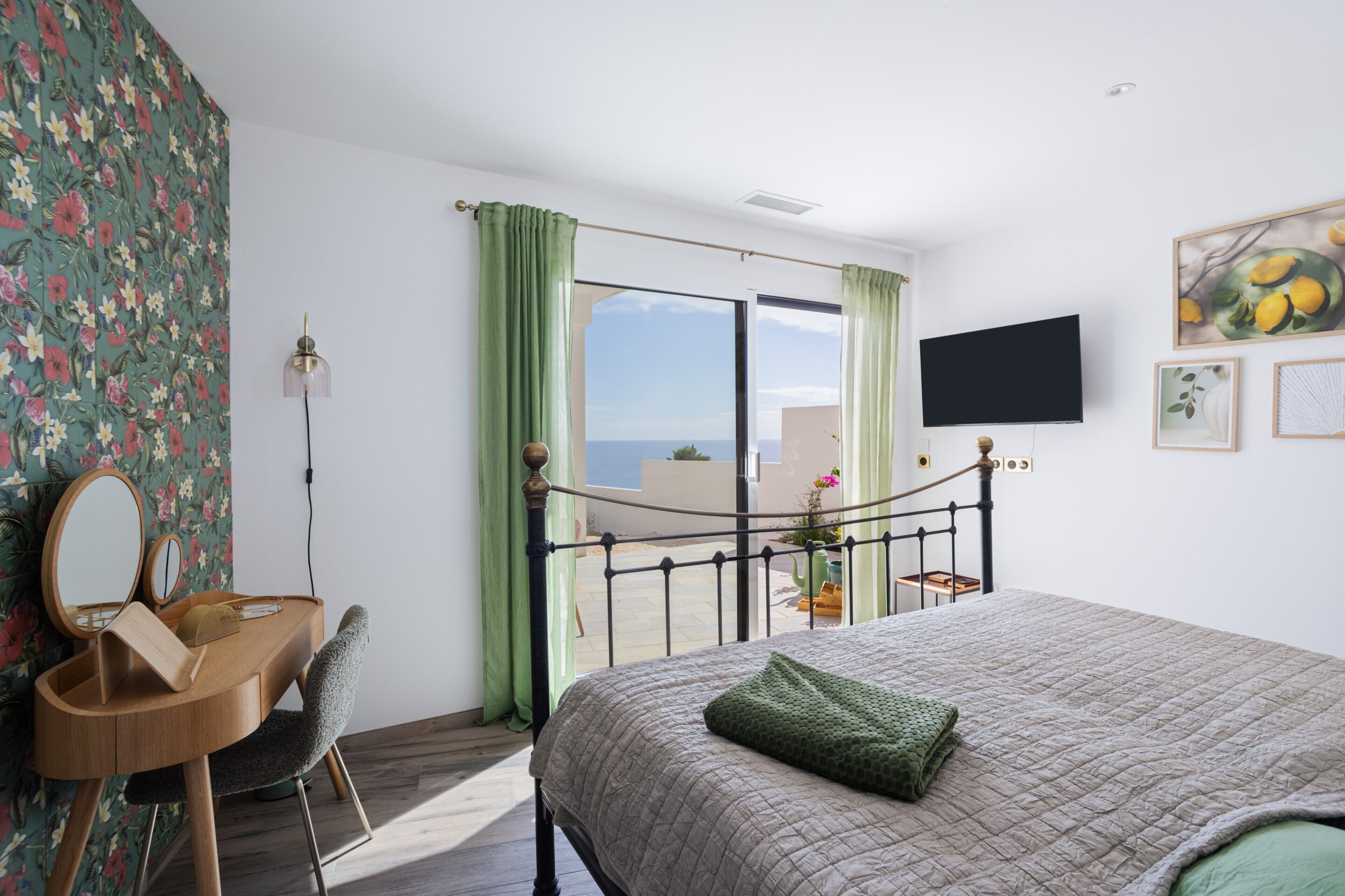 3 slaapkamers, een bureau, een strijkplank/strijkijzer, wifi