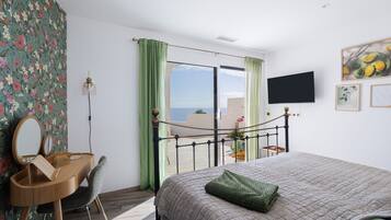 3 slaapkamers, een bureau, een strijkplank/strijkijzer, wifi