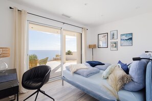 3 bedrooms, desk, iron/ironing board, WiFi