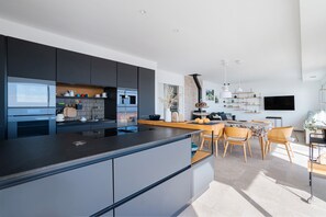 Fridge, oven, stovetop, dishwasher - Dream Vacation in a Beautiful Villa with Exceptional Sea View (Cerbère)