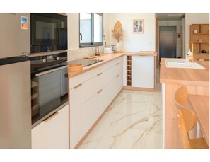 Microondas, horno, parrilla de estufa y lavavajillas 