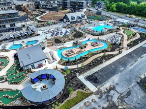 Exterior - Waterpark · Indoor Pool · Mtn Views · 22ppl (Sevierville)