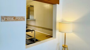 A bathroom with a wooden beam, a sink, a mirror, and a lamp. - AQUAHOME- Beautiful apartment with pool at 3 minutes walking distance from Vera Playa (Palomares)