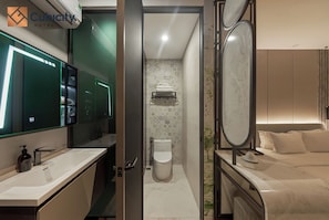 Kamar Double Deluks, pemandangan kota | Kamar mandi | Pengering rambut dan handuk