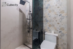 Basic Double Room | Bathroom