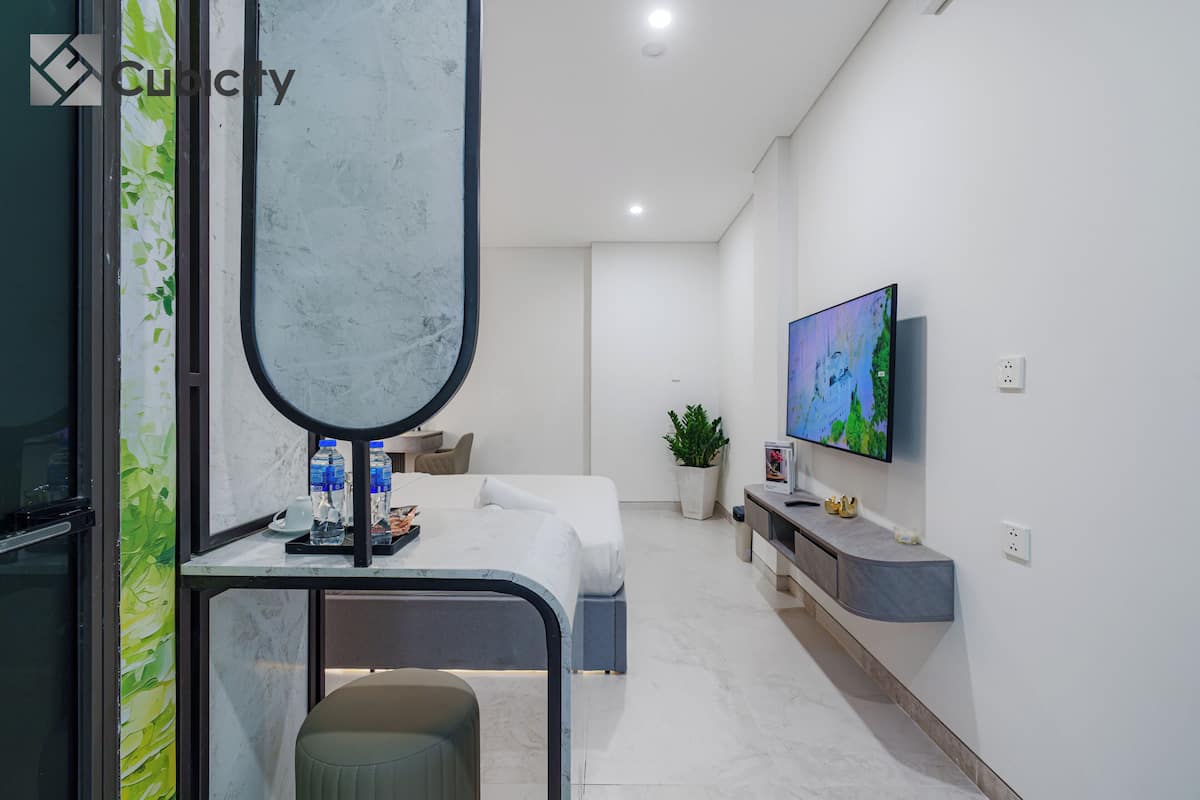 Habitación Deluxe doble, vistas a la ciudad | Edredones de plumas, colchones viscoelásticos, escritorio