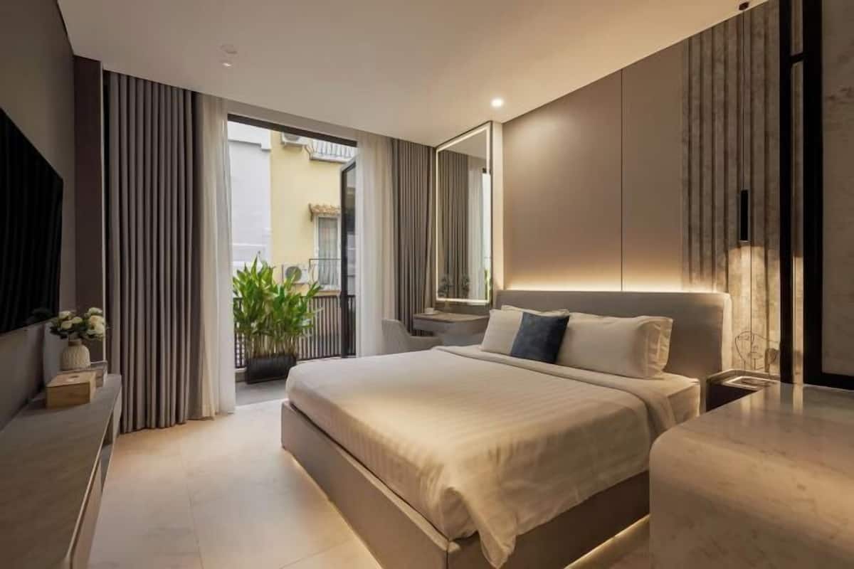 Daunenbettdecken, Betten mit Memory-Foam-Matratzen, Schreibtisch