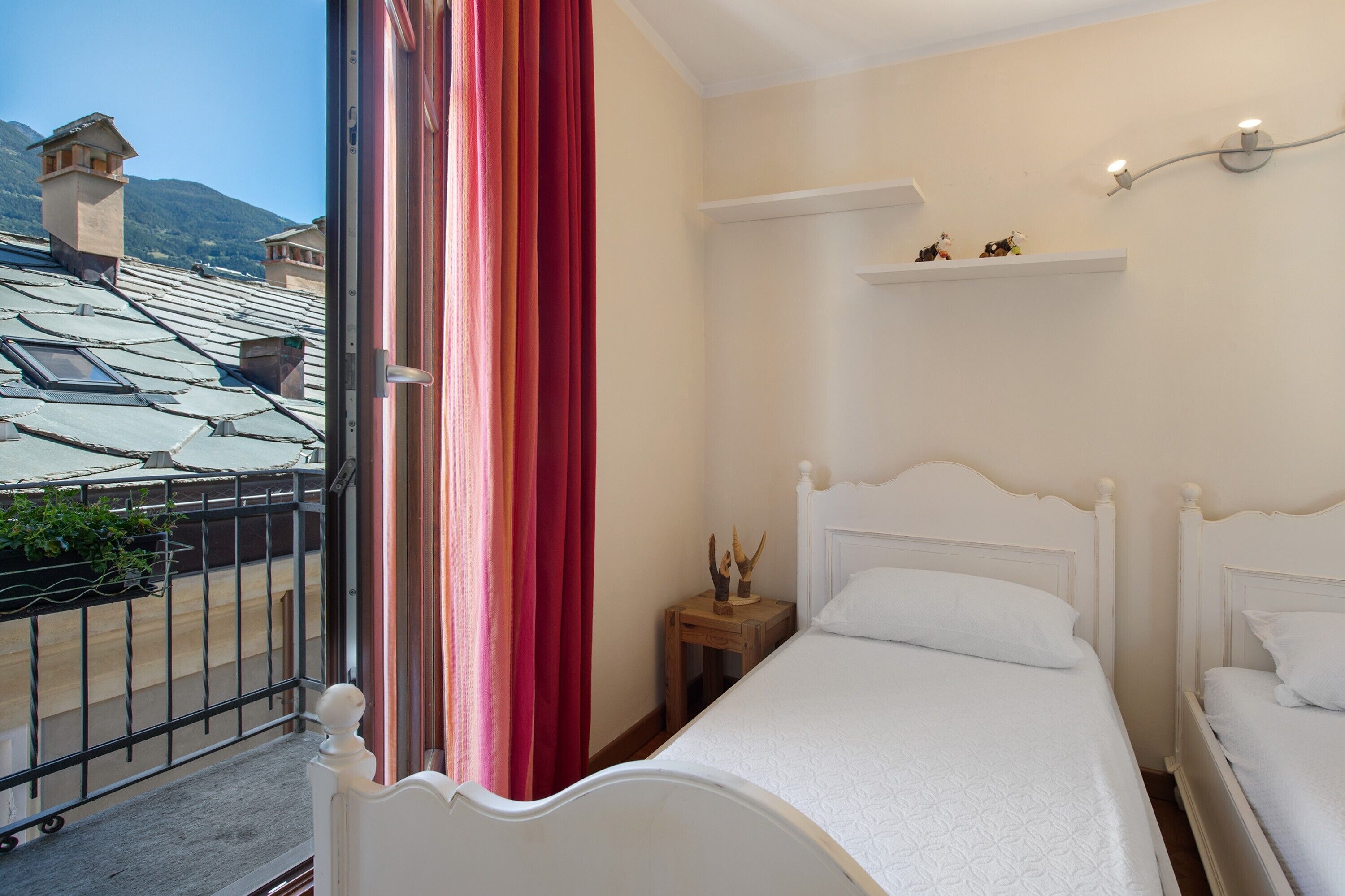 2 室のベッドルーム、アイロン / アイロン台、WiFi、ベッドシーツ