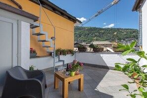 Terrace/patio - Apartment 'Cathédrale' with Mountain View, Wi-Fi and Air Conditioning (Aosta)