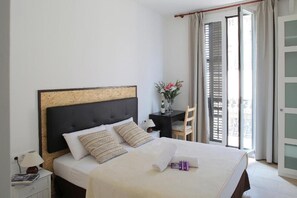 Double Room with Balcony - Hostal Balkonis (Barcelona)