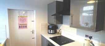 King Size Room To Stay in Salford-Samson PLAB