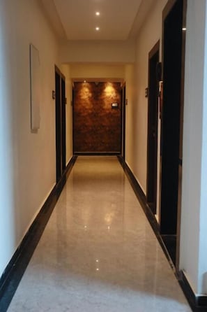 Bar-salon dans le hall