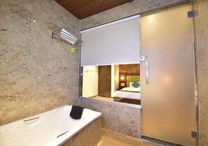 Luxury Suite | Bathroom - HOTEL CANDOR AMIGO (Panvel)