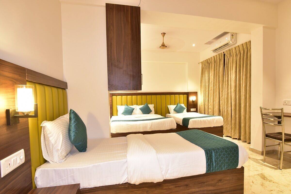 Family Room, City View | Premium bedding, in-room safe, desk, laptop workspace