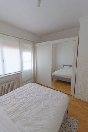 2 chambres, fer et planche à repasser, Wi-Fi, draps fournis