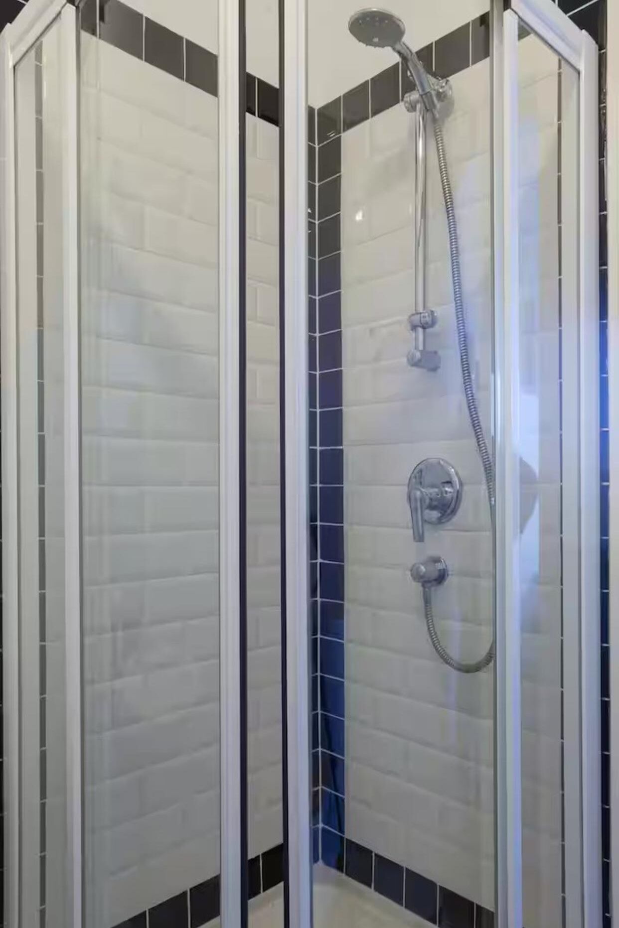 Combined shower/bathtub, deep-soaking bathtub, hair dryer, towels