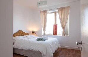 2 quartos, Wi-Fi de cortesia, roupa de cama