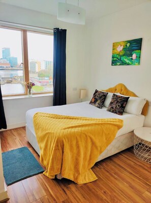 2 slaapkamers, een strijkplank/strijkijzer, gratis wifi, beddengoed