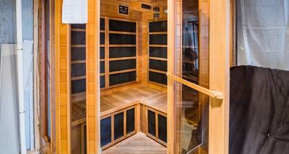 Studio Apartment with King Bed, Stunning View & Sauna