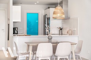 Refrigerador, microondas, horno y lavavajillas 