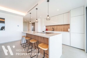 Fridge, oven, dishwasher, coffee/tea maker