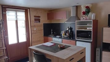 Micro-ondes, four, plaque de cuisson, lave-vaisselle